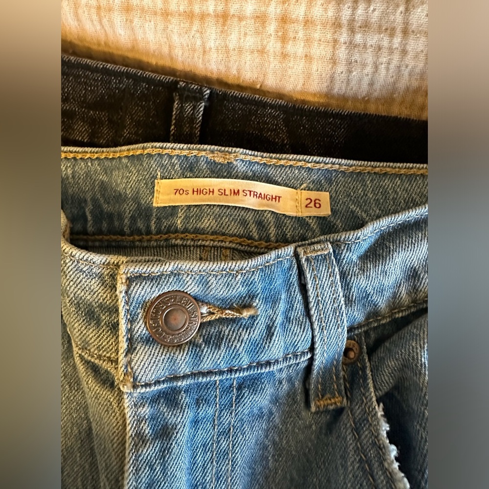 Levi’s - Picture 2 of 3
